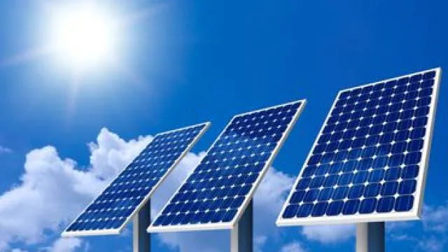 भारत में सौर ऊर्जा : स्वच्छ ऊर्जा की ओर बढ़ता एक मजबूत कदम